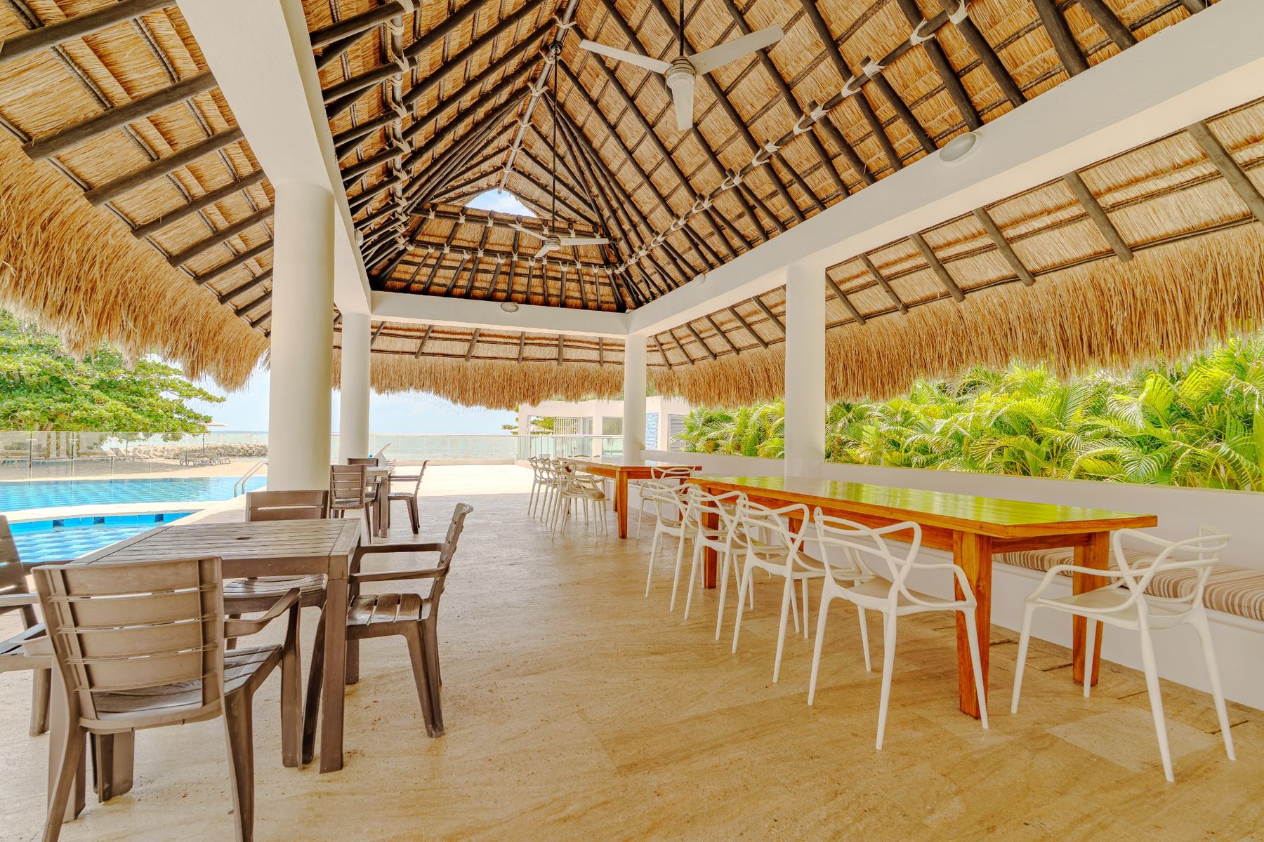 Casa Areia social kiosk and pool in Cartagena
