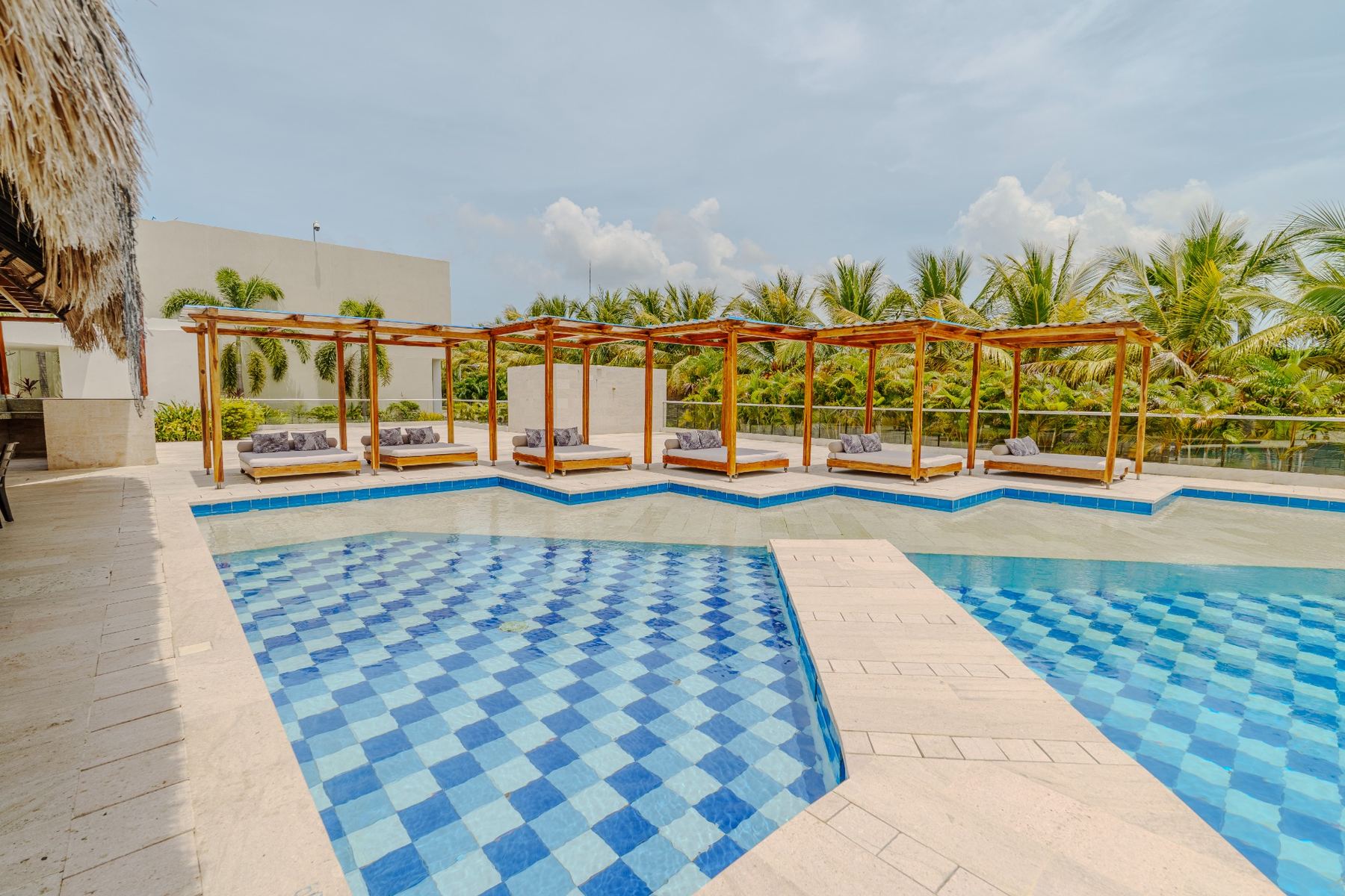 Casa Areia pool with outdoor beds in Cartagena
