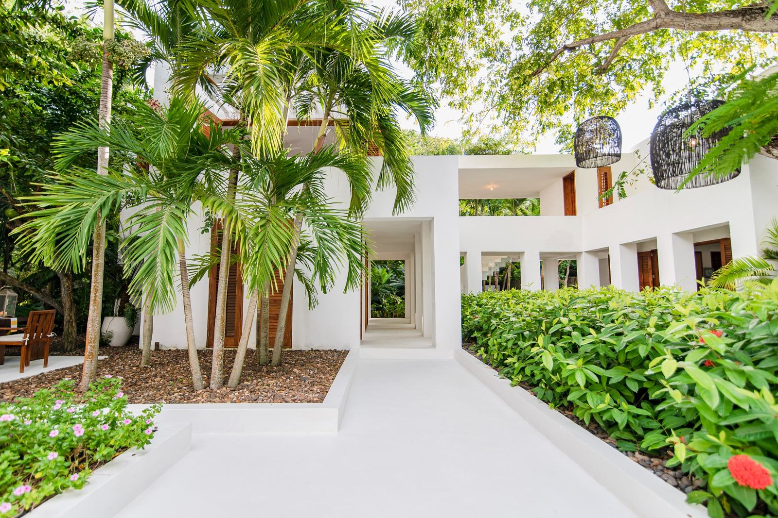 Villa Pierino tropical entrance in Cartagena